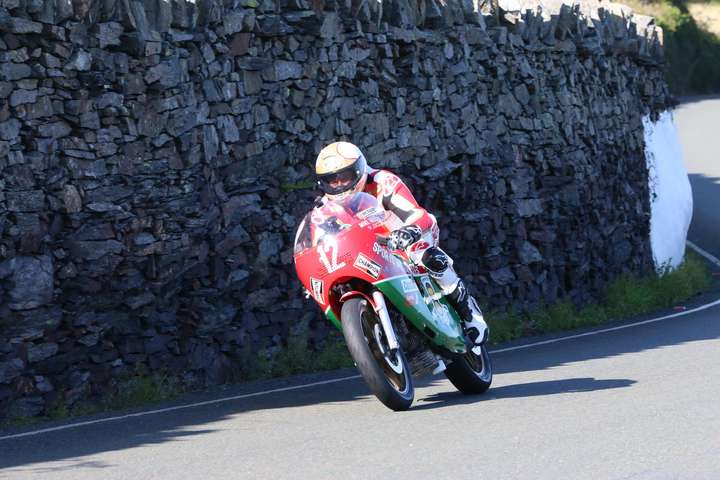 John McGuiness auf der Ducati von Mike Hailwood